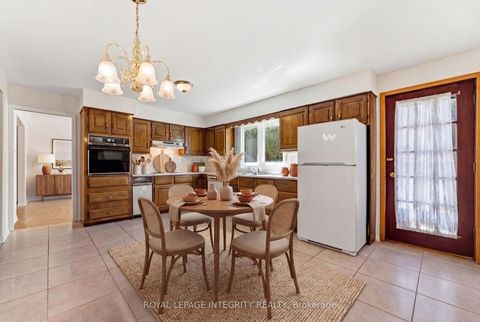 Photo 7 at 10 Parmalea Crescent, Nepean (Pineglen/Country Place), Ottawa