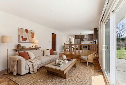 Photo 10 at 10 Parmalea Crescent, Nepean (Pineglen/Country Place), Ottawa