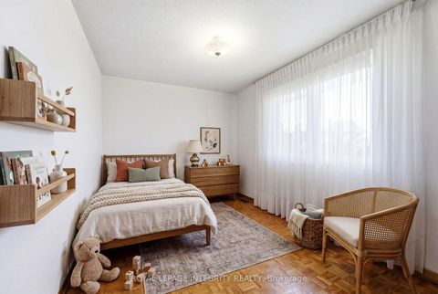 Photo 18 at 10 Parmalea Crescent, Nepean (Pineglen/Country Place), Ottawa
