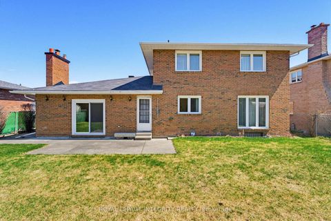Photo 26 at 10 Parmalea Crescent, Nepean (Pineglen/Country Place), Ottawa