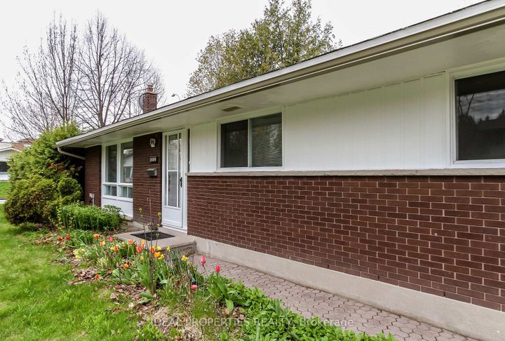 Photo 2 at 2699 Stone Crescent, Nepean (Redwood Park), Ottawa