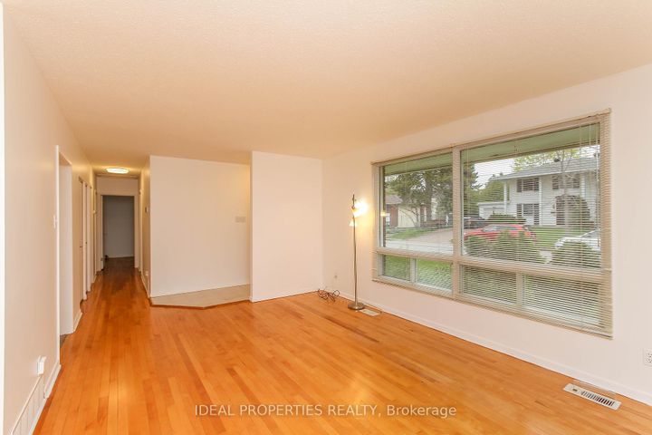 Photo 4 at 2699 Stone Crescent, Nepean (Redwood Park), Ottawa