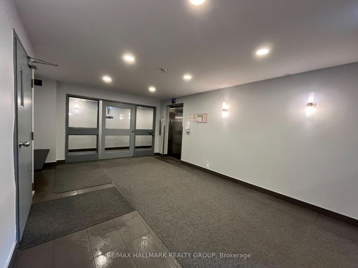 Photo 2 at 310 - 214 Viewmount Drive, Nepean (Borden Farm/Stewart Farm/Carleton Heights/Parkwood Hills), Ottawa