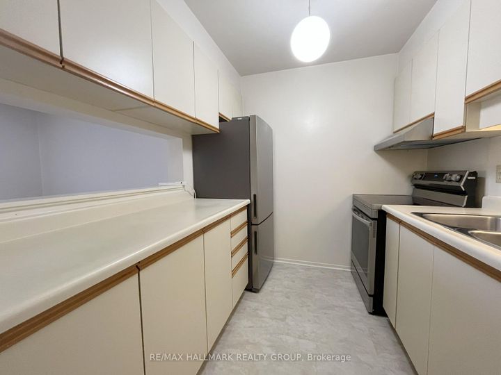Photo 3 at 310 - 214 Viewmount Drive, Nepean (Borden Farm/Stewart Farm/Carleton Heights/Parkwood Hills), Ottawa