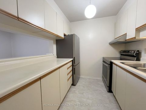 Photo 3 at 310 - 214 Viewmount Drive, Nepean (Borden Farm/Stewart Farm/Carleton Heights/Parkwood Hills), Ottawa