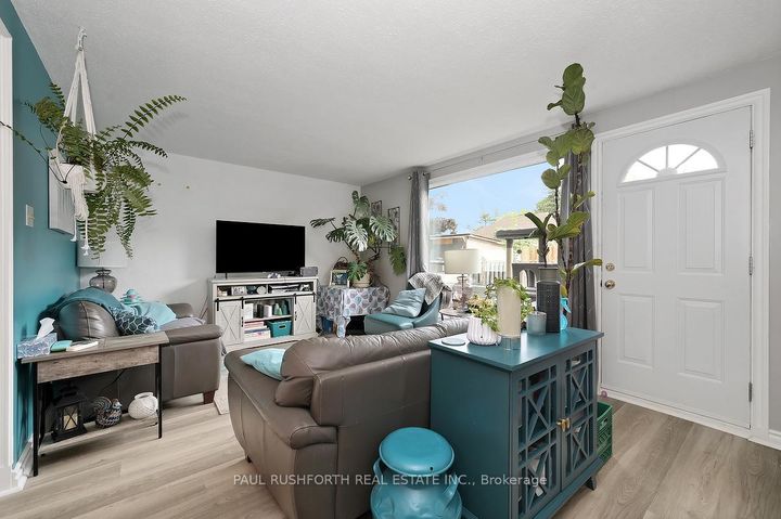 Photo 3 at 207 Thistledown Court, Nepean (Pheasant Run), Ottawa
