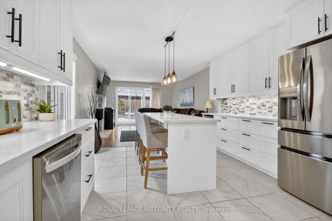 Photo 12 at 161 Longshire Circle, Nepean (Longfields), Ottawa