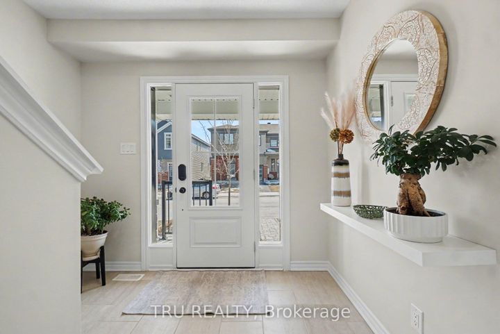 Photo 2 at 520 Rye Grass Way, Nepean (Half Moon Bay), Ottawa