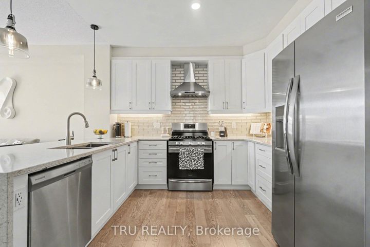 Photo 11 at 520 Rye Grass Way, Nepean (Half Moon Bay), Ottawa