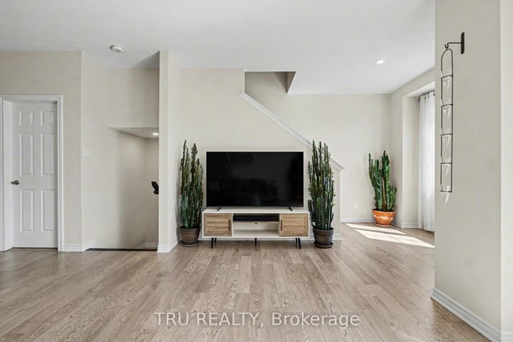 Photo 14 at 520 Rye Grass Way, Nepean (Half Moon Bay), Ottawa