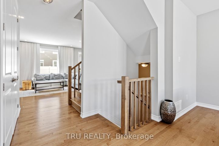 Photo 4 at 34 Coppermine Street, Nepean (Heritage Park), Ottawa
