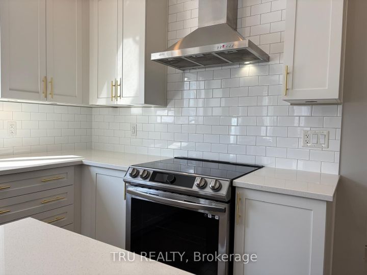 Photo 15 at 34 Coppermine Street, Nepean (Heritage Park), Ottawa