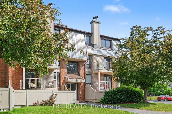 Photo 2 at 8 - 22 Sweetbriar Circle, Nepean (Pheasant Run), Ottawa