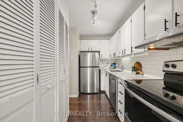 Photo 9 at 8 - 22 Sweetbriar Circle, Nepean (Pheasant Run), Ottawa