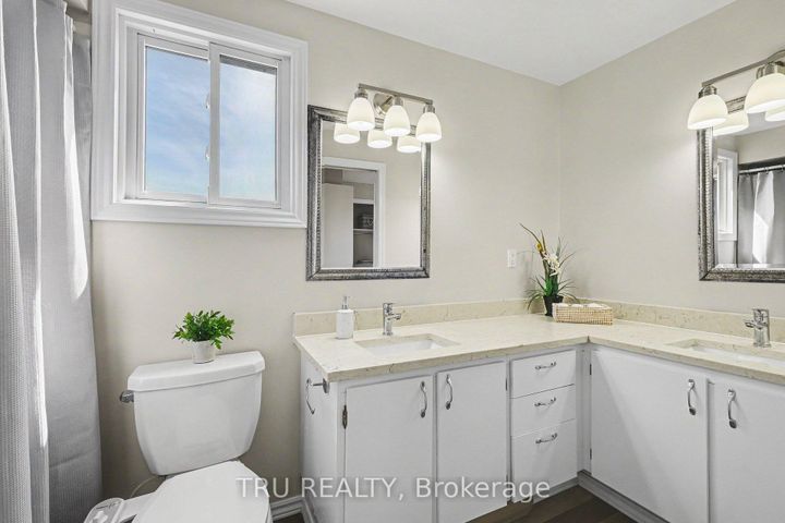 Photo 15 at 8 - 22 Sweetbriar Circle, Nepean (Pheasant Run), Ottawa
