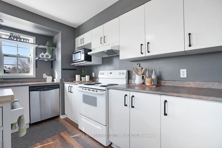 Photo 8 at 37 Boulder Way, Nepean (Longfields), Ottawa