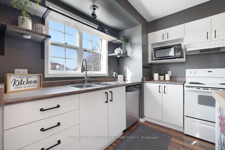 Photo 9 at 37 Boulder Way, Nepean (Longfields), Ottawa