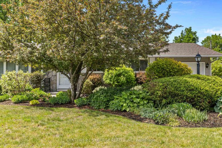 Photo 4 at 3 Auburn Street, Nepean (Lynwood Village), Ottawa