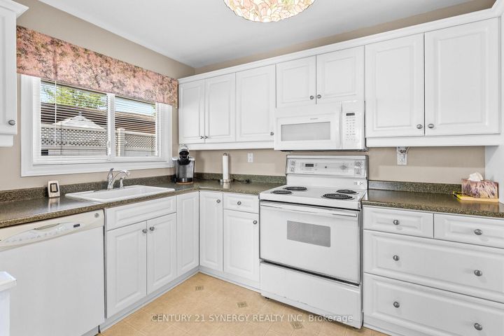 Photo 13 at 3 Auburn Street, Nepean (Lynwood Village), Ottawa