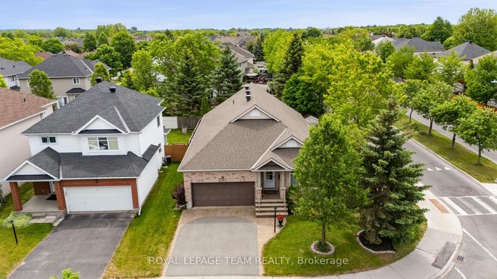Photo 2 at 26 Escade Drive, Nepean (Barrhaven East), Ottawa