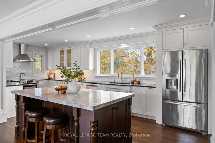 Photo 1 at 2 Lockview Road, Nepean (Manotick Village & Manotick Estates), Ottawa