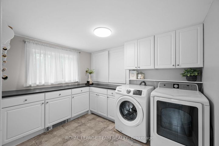 Photo 14 at 2 Lockview Road, Nepean (Manotick Village & Manotick Estates), Ottawa