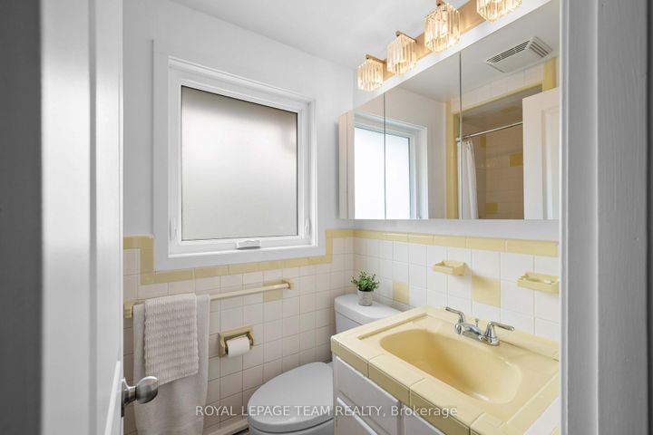 Photo 34 at 2 Lockview Road, Nepean (Manotick Village & Manotick Estates), Ottawa