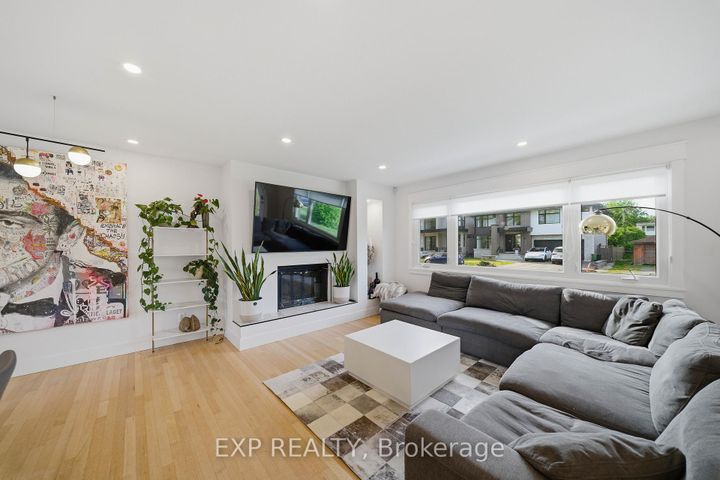 Photo 5 at 78 Chippewa Avenue, Nepean (Meadowlands/St. Claire Gardens), Ottawa