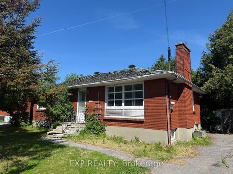 Photo 0 at 135 OAKRIDGE Boulevard, Nepean (Meadowlands/Crestview), Ottawa