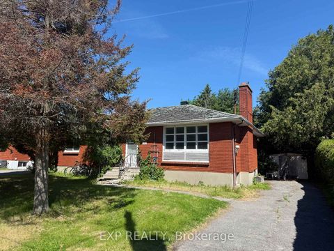 Photo 1 at 135 OAKRIDGE Boulevard, Nepean (Meadowlands/Crestview), Ottawa