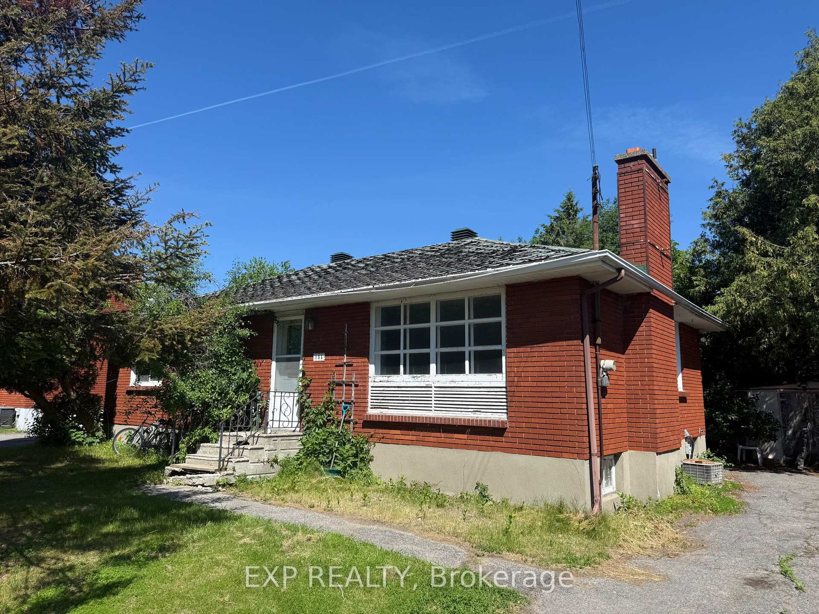 135 OAKRIDGE Boulevard, Nepean (Meadowlands/Crestview), Ottawa 