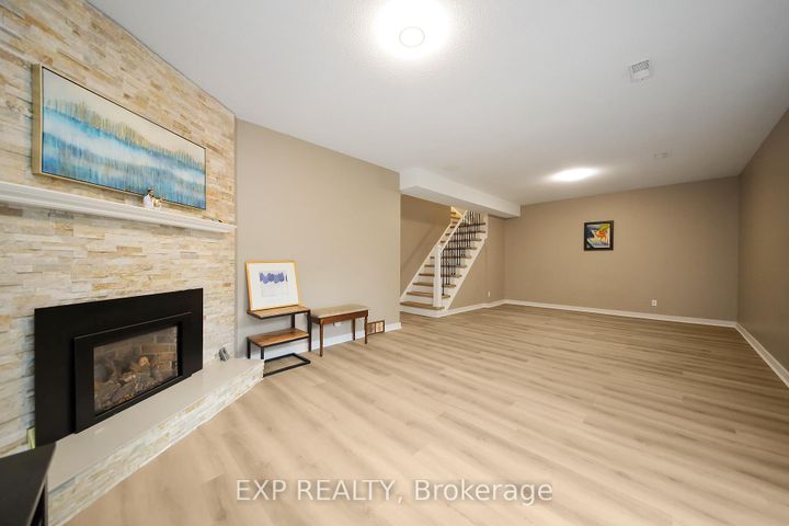 Photo 4 at 18 Winlock Crescent, Nepean (Craig Henry/Woodvale), Ottawa
