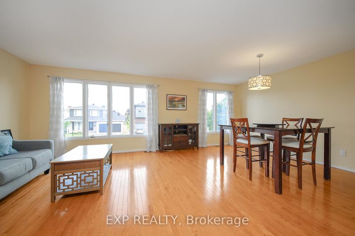 Photo 7 at 18 Winlock Crescent, Nepean (Craig Henry/Woodvale), Ottawa