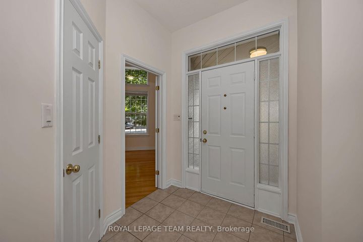 Photo 5 at 32 Silverthorn Court, Nepean (Stonebridge), Ottawa