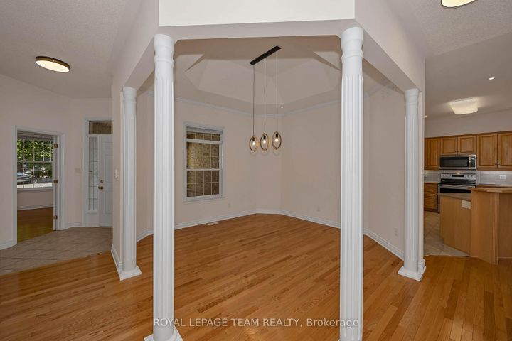 Photo 6 at 32 Silverthorn Court, Nepean (Stonebridge), Ottawa