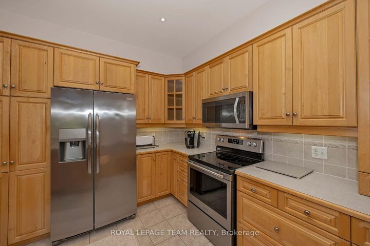 Photo 11 at 32 Silverthorn Court, Nepean (Stonebridge), Ottawa