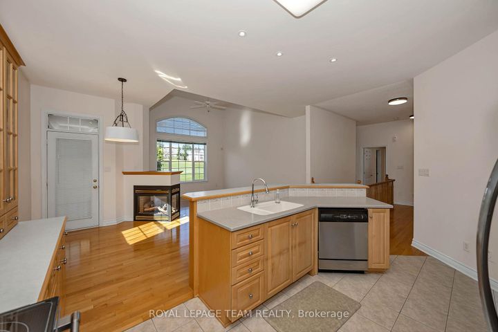 Photo 12 at 32 Silverthorn Court, Nepean (Stonebridge), Ottawa