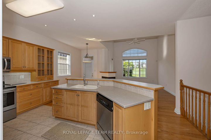 Photo 13 at 32 Silverthorn Court, Nepean (Stonebridge), Ottawa