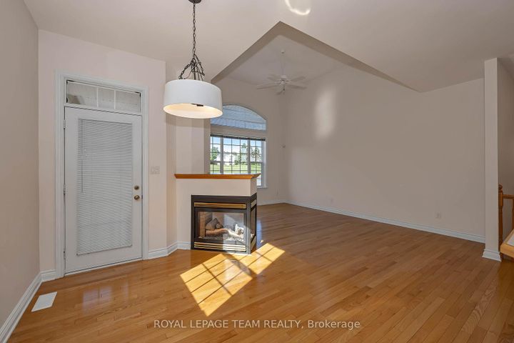 Photo 18 at 32 Silverthorn Court, Nepean (Stonebridge), Ottawa