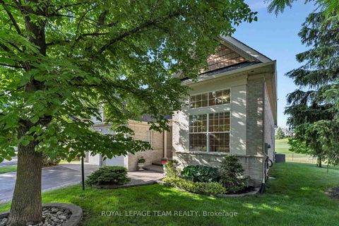 Photo 2 at 32 Silverthorn Court, Nepean (Stonebridge), Ottawa