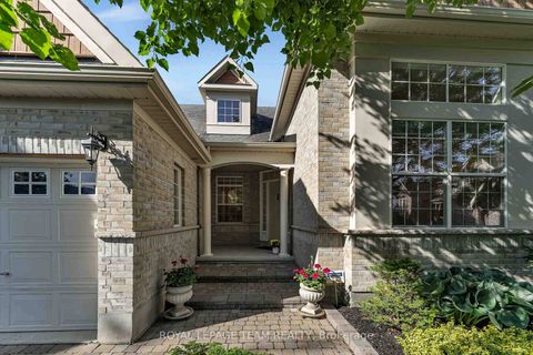 Photo 3 at 32 Silverthorn Court, Nepean (Stonebridge), Ottawa