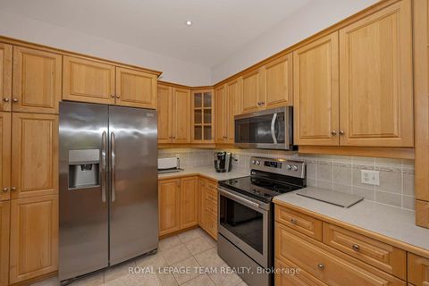 Photo 11 at 32 Silverthorn Court, Nepean (Stonebridge), Ottawa