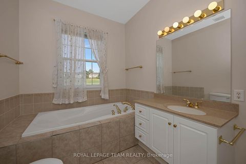 Photo 24 at 32 Silverthorn Court, Nepean (Stonebridge), Ottawa