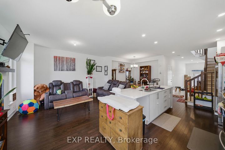 Photo 7 at 51 Robusta Lane, Nepean (Heritage Park), Ottawa