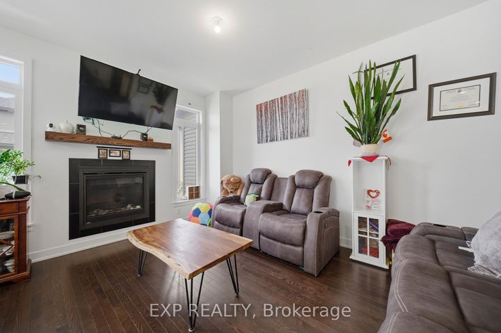 Photo 8 at 51 Robusta Lane, Nepean (Heritage Park), Ottawa