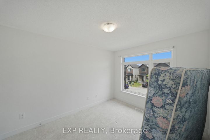 Photo 16 at 51 Robusta Lane, Nepean (Heritage Park), Ottawa