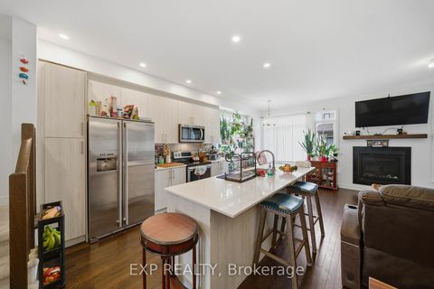 Photo 3 at 51 Robusta Lane, Nepean (Heritage Park), Ottawa