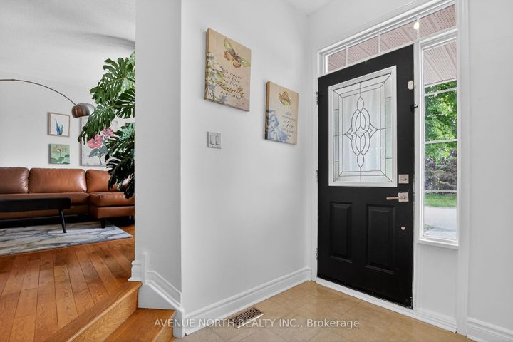 Photo 2 at 18 Castlemore Street, Nepean (Barrhaven East), Ottawa