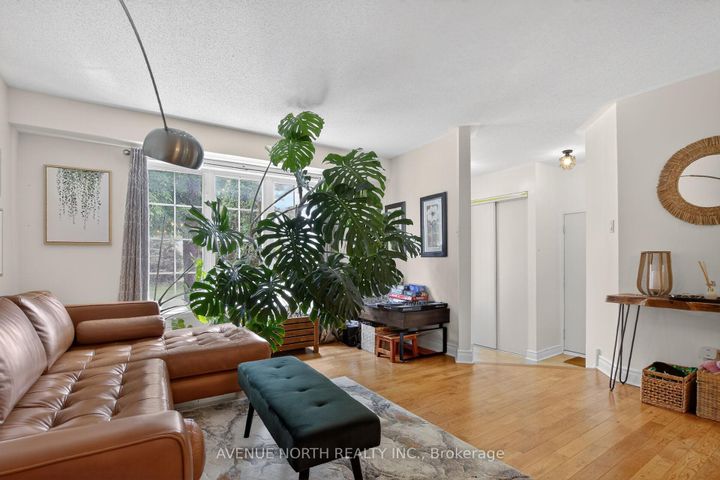 Photo 4 at 18 Castlemore Street, Nepean (Barrhaven East), Ottawa
