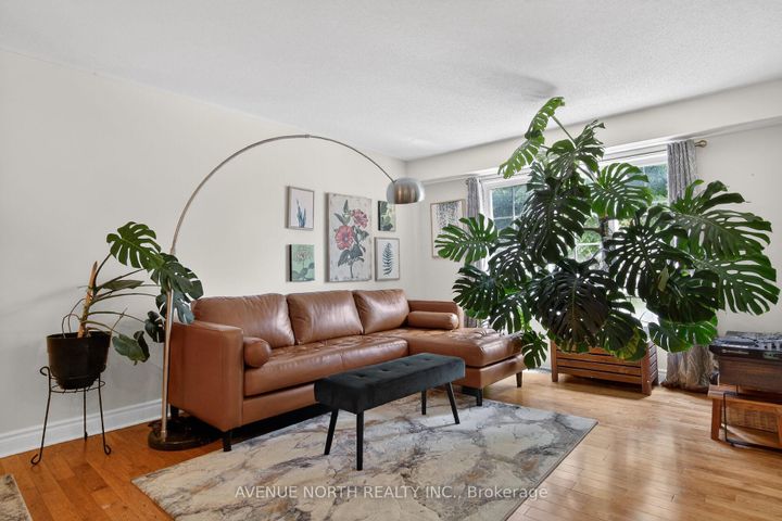 Photo 5 at 18 Castlemore Street, Nepean (Barrhaven East), Ottawa